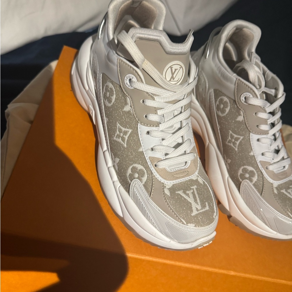 louis vuitton run 55 womens shoe